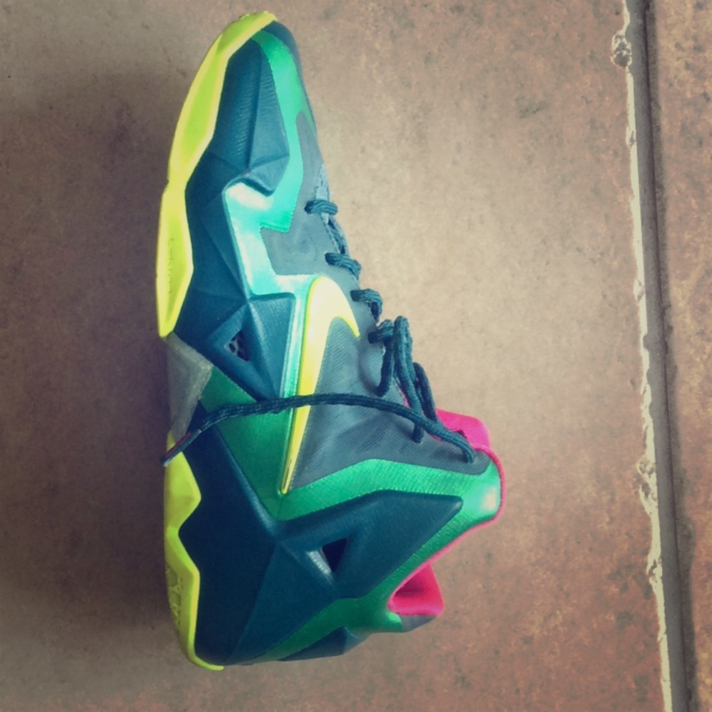Nike Lebron 11